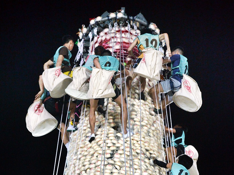 今屆多名選手未能在比賽結束前返回地面，被取消資格。　