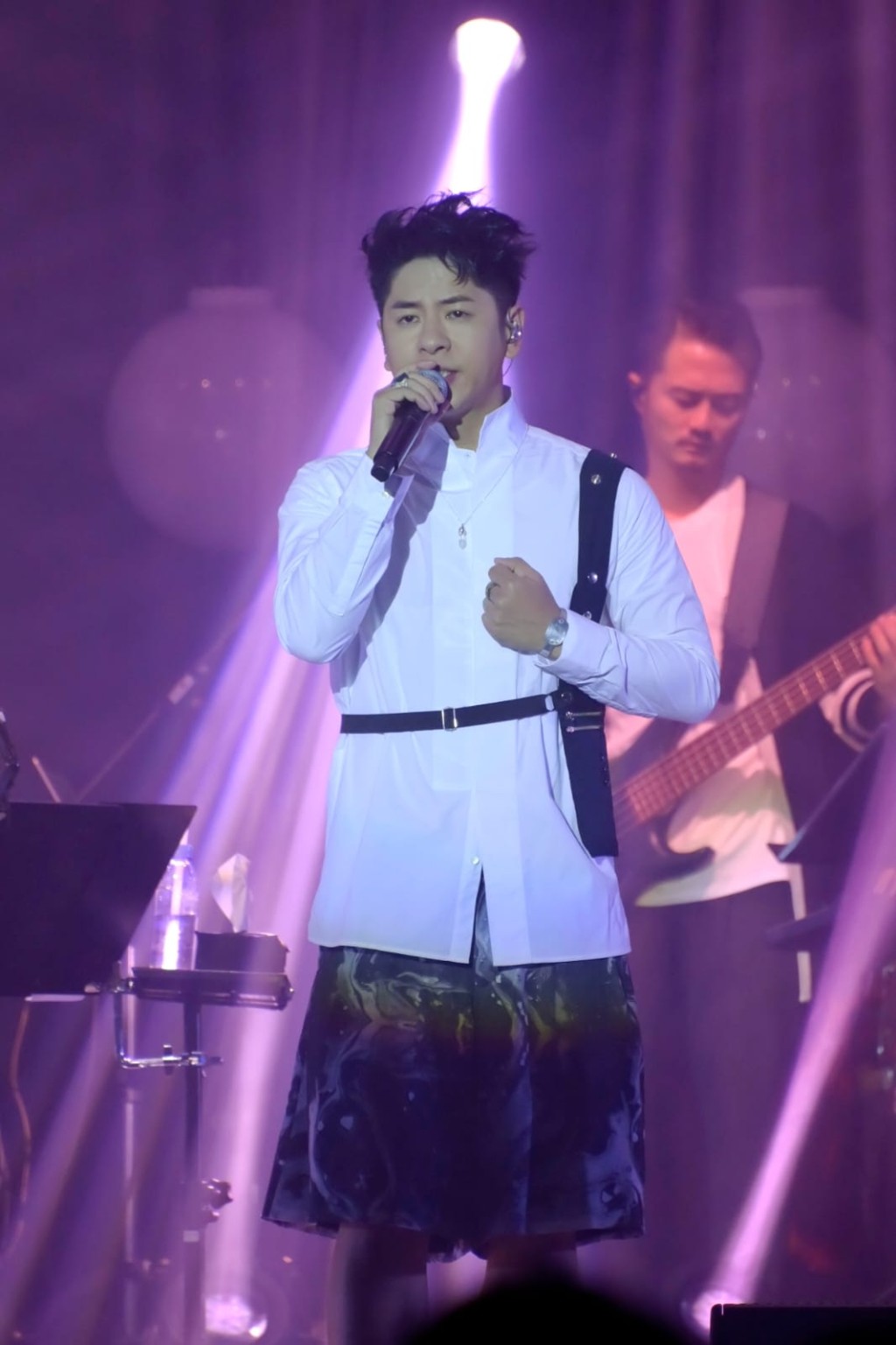 Alfred以獨立歌手身份首次開騷。