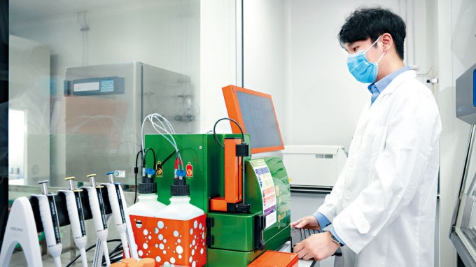 創新科技及工業局擬推出「產學研1+計畫」,以配對形式資助不少於100支有潛質的大學團隊,作科技研發和作成果商品化。資料圖片