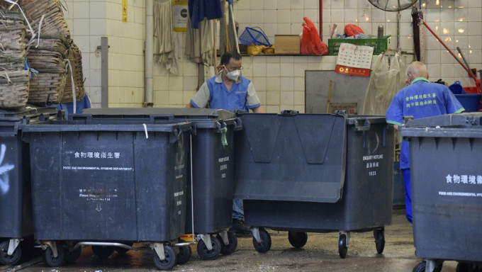 署方辖下约有900个乡村式临时构筑垃圾收集站，碍于地理环境所限，未能便利设施。资料图片