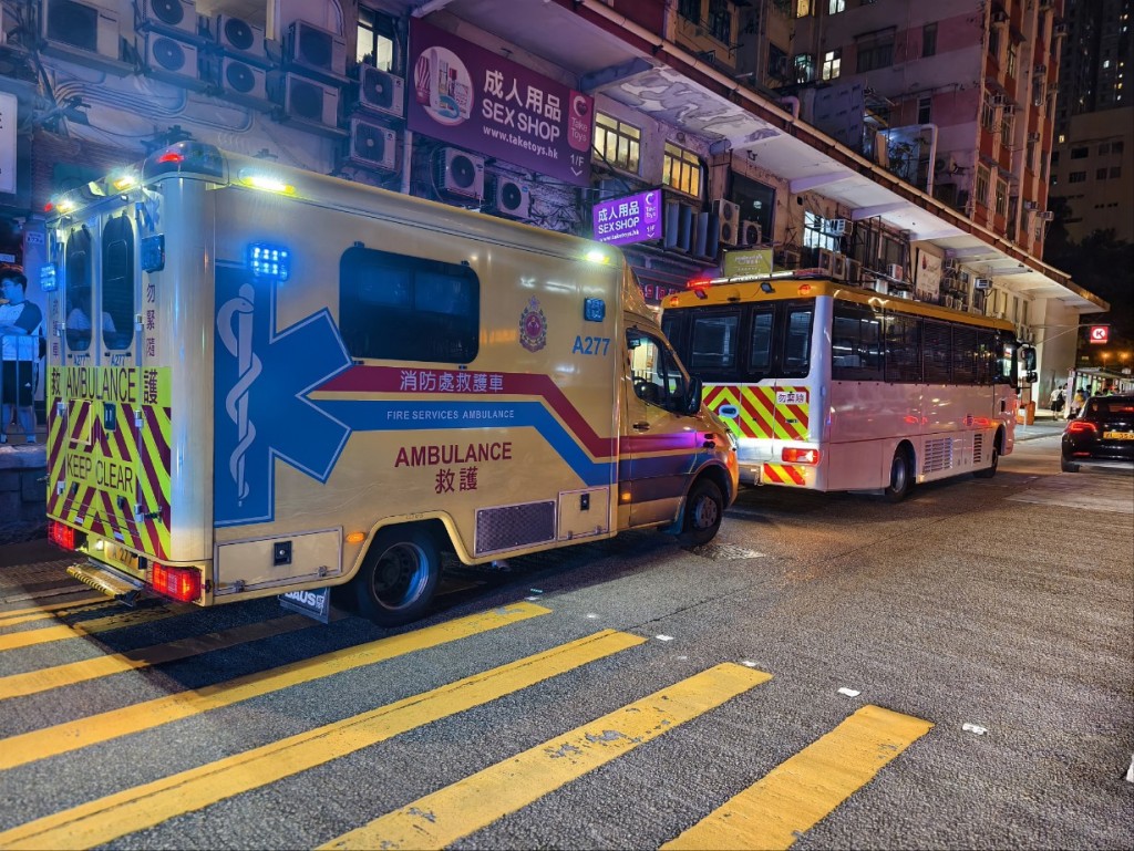 多部救護車接報趕至。
