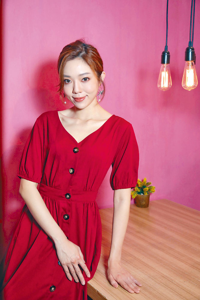 徐蒨寧直認贏得「口罩小姐」亞軍後，廣告工作接踵而來，包括內衣及親子產品。