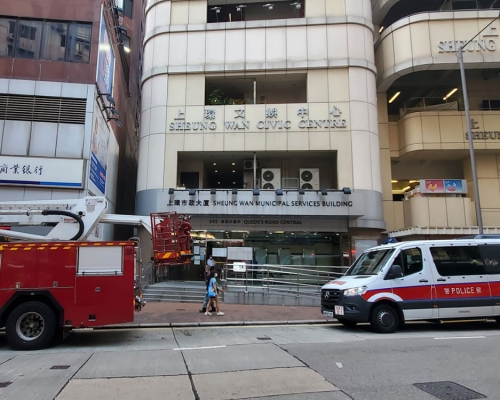 一名男子從上環市政大廈一躍而下,當場死亡。