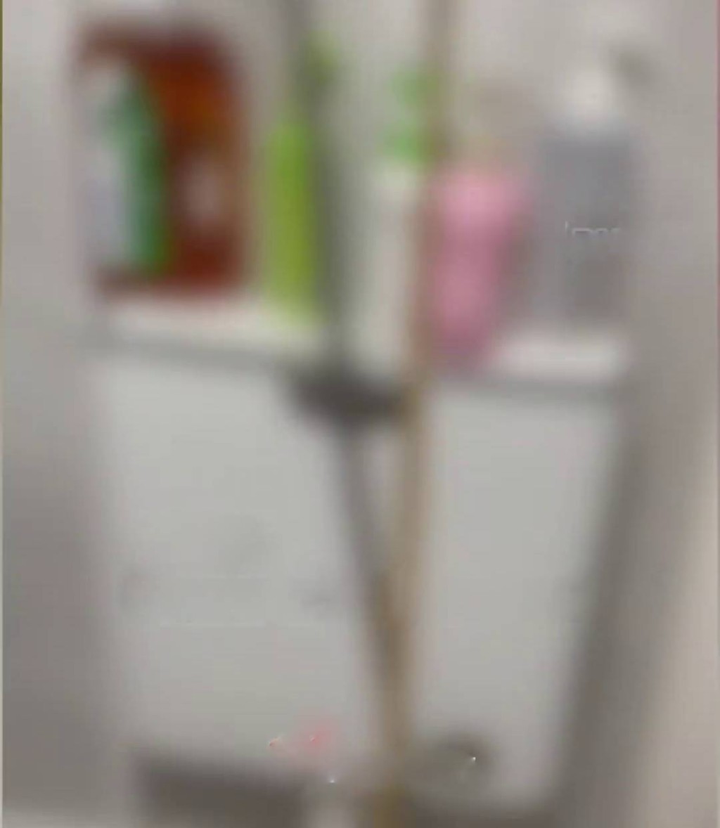 深圳女子如廁排出3米寄生蟲。 DV現場