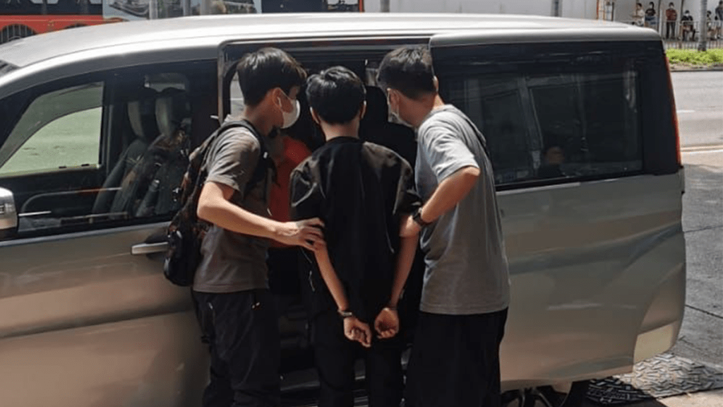 行動中，警方拘捕兩名男子。警方提供