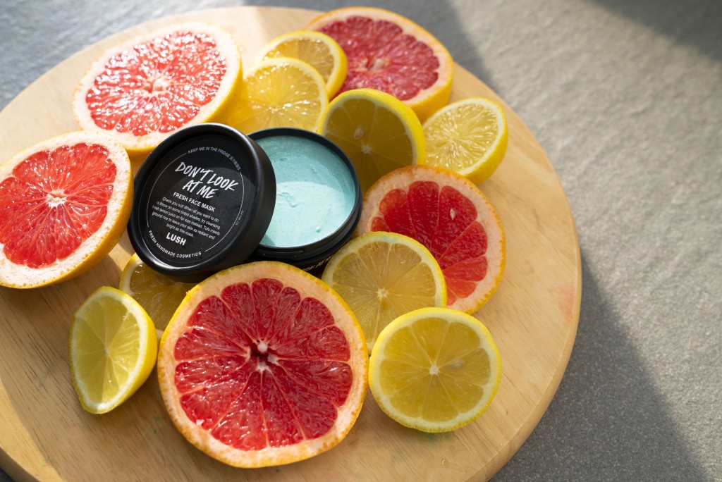 Lush 嵐舒⾯膜採用本地採購的新鮮⽔果及蔬菜製造，形成⼀個可持續的循環供應鏈。