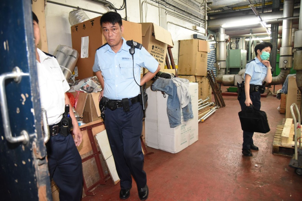 警員在現場調查。