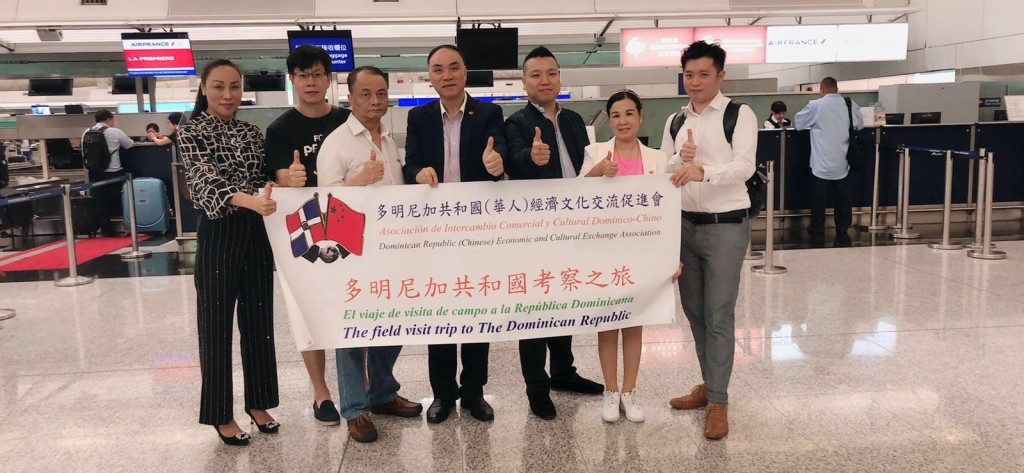 黃桂芬三弟黃桂強正前往多明尼加途中(中)。黃桂強圖片