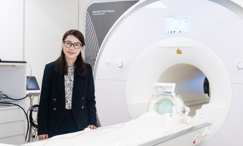 理大醫療科技及資訊學系教授、傑出創科學人教授仇安琪教授開發基於深度學習的神經網絡模型，分析腦影像特徵早期識別專注力不足／過度活躍症（ADHD）、抑鬱症、焦慮症等神經系統發疾病。
