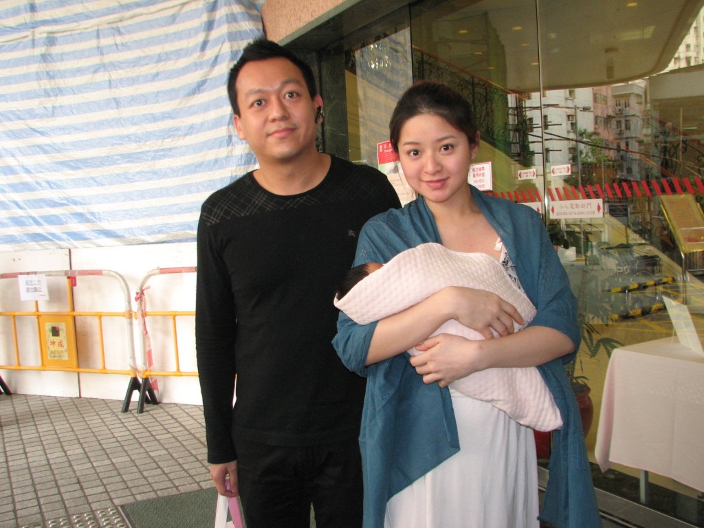 2010年徐淑敏誕下長女。