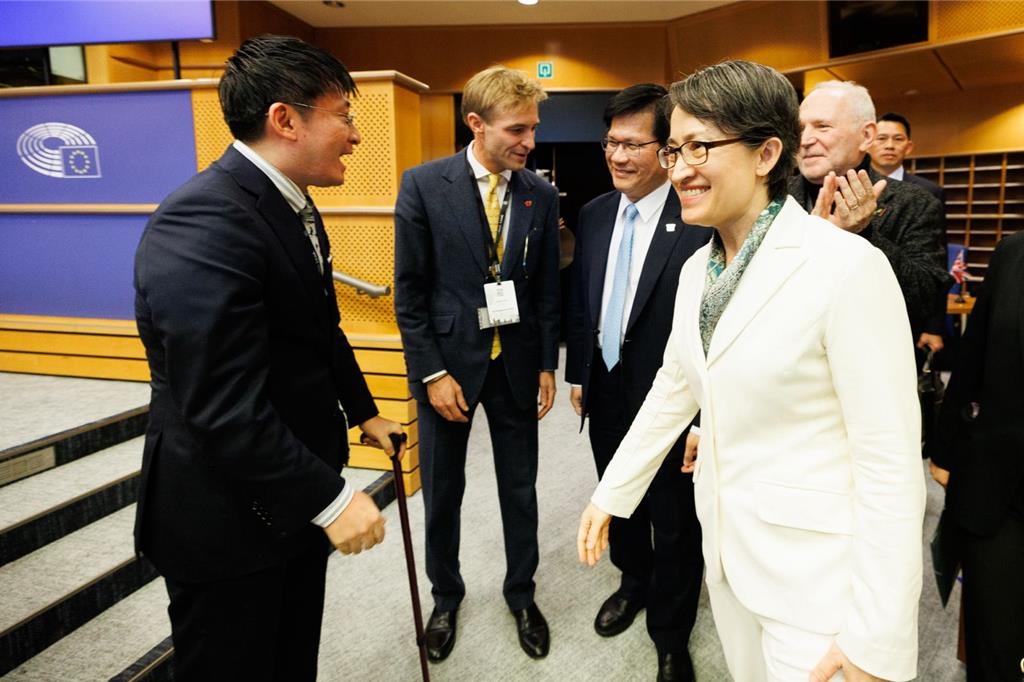 蕭美琴現身歐洲議會演說。 IPAC官方X平台 蕭美琴現身歐洲議會演說。 IPAC官方X平台