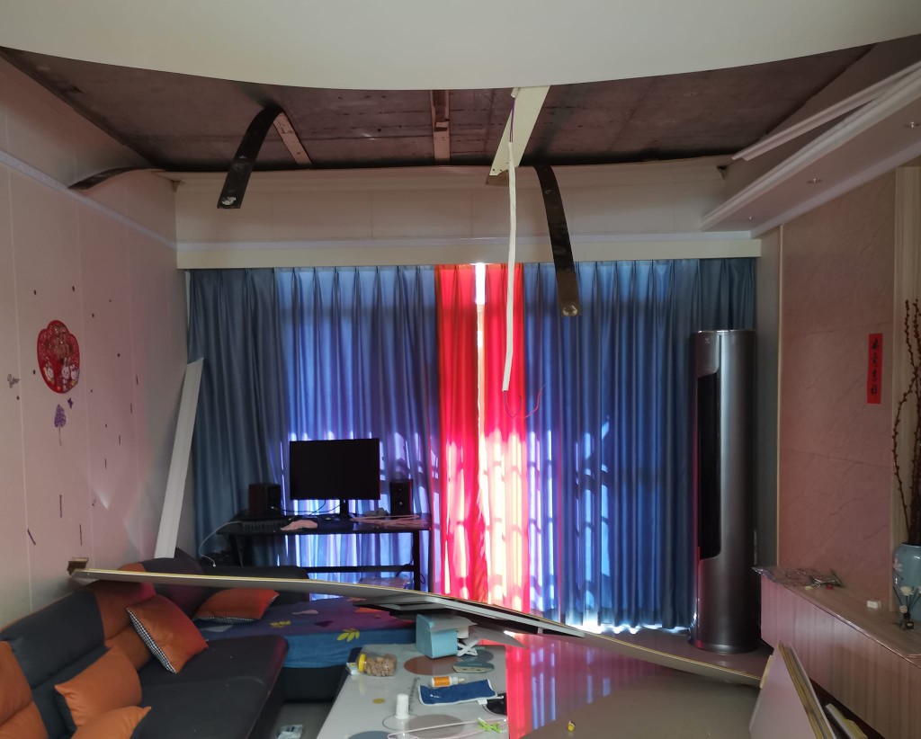 港人3年前装修，3年后天花板突然塌下（图片来源：Facebook@香港黑店装修公司/黑师傅）