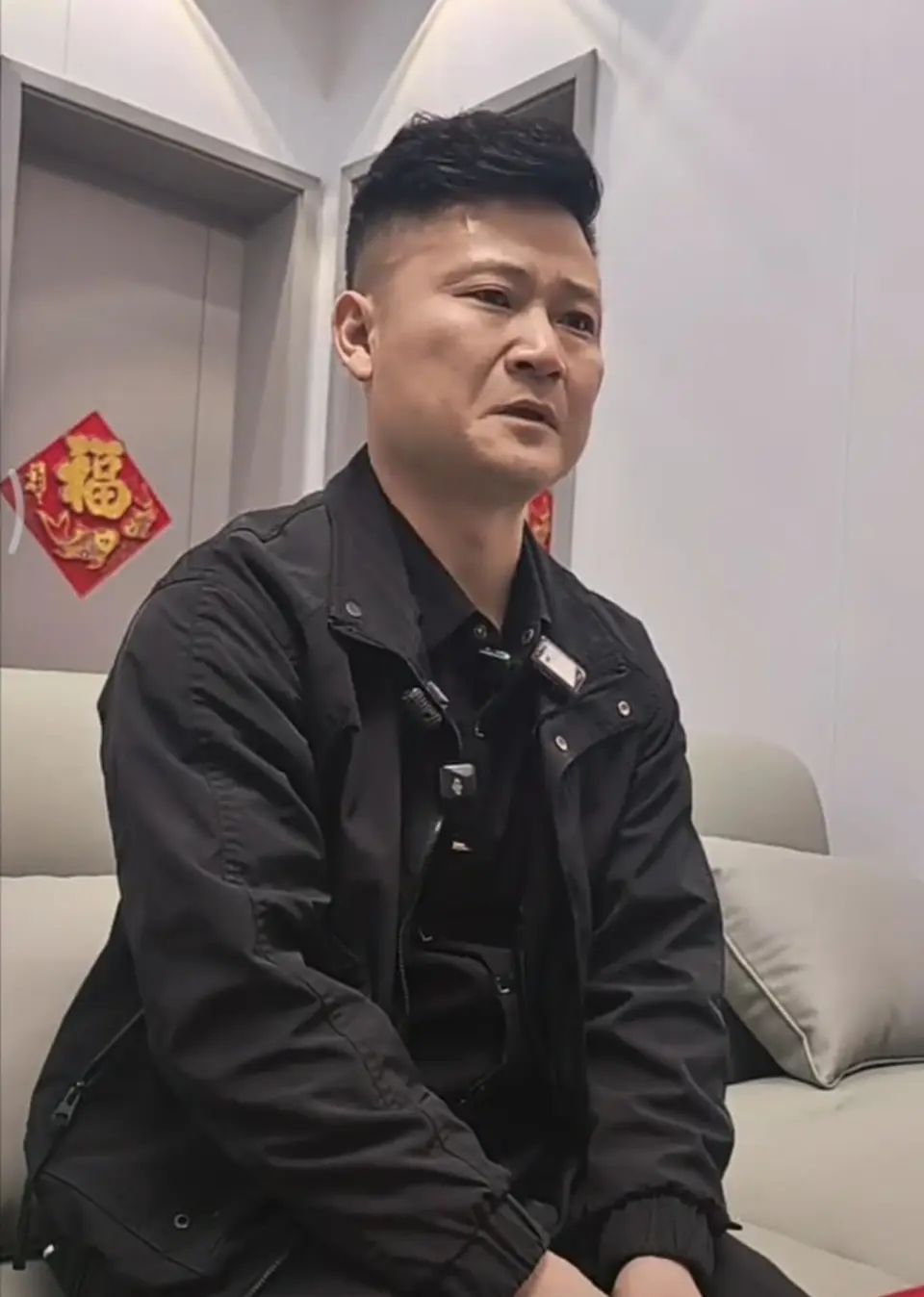 杜军现年已38岁。红星新闻