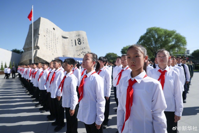 9月18日上午，勿忘九一八撞鐘鳴警儀式在瀋陽「九·一八」歷史博物館殘歷碑廣場舉行。 新華社