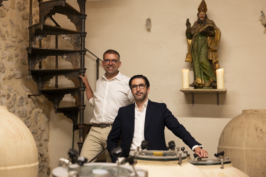 左至右/Liber Pater創辦人兼釀酒師 Loïc Pasquet與邦瀚斯葡萄酒及烈酒部環球主管Amayès Aouli。 左至右/Liber Pater創辦人兼釀酒師 Loïc Pasquet與邦瀚斯葡萄酒及烈酒部環球主管Amayès Aouli。