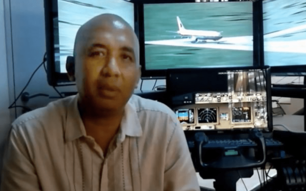 當天駕駛這架飛機的是來自檳城的 53 歲的機長札哈里（ Zaharie Ahmad Shah ）
