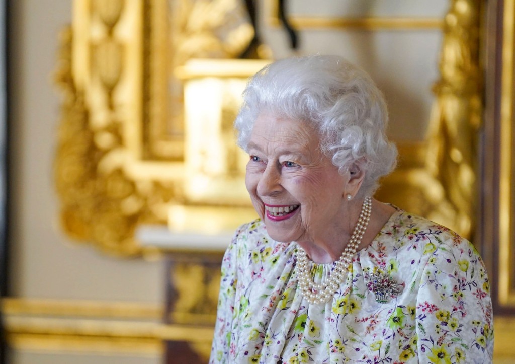 英女皇是英國歷史上在位時間最長的君王，先後經歷過15任英國首相。
