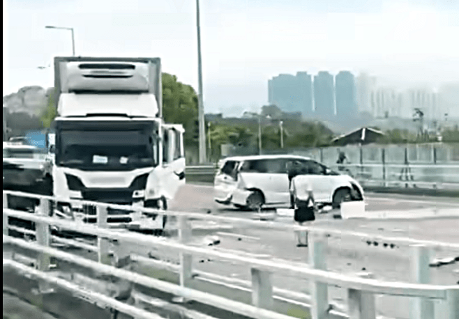 吐露港公路發生五車串燒意外。網上圖片