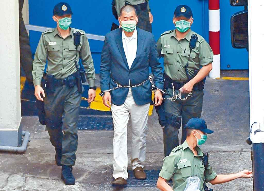 黎智英感染新冠肺炎入院。辯方提及現正申請英國一位御用大律師代表被告,惟遭反對。