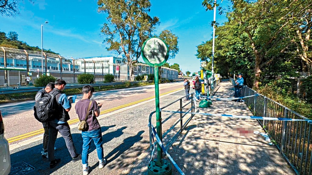 一名懲教員前日下班離開壁屋監獄後遭伏擊，現場留下大攤血跡。