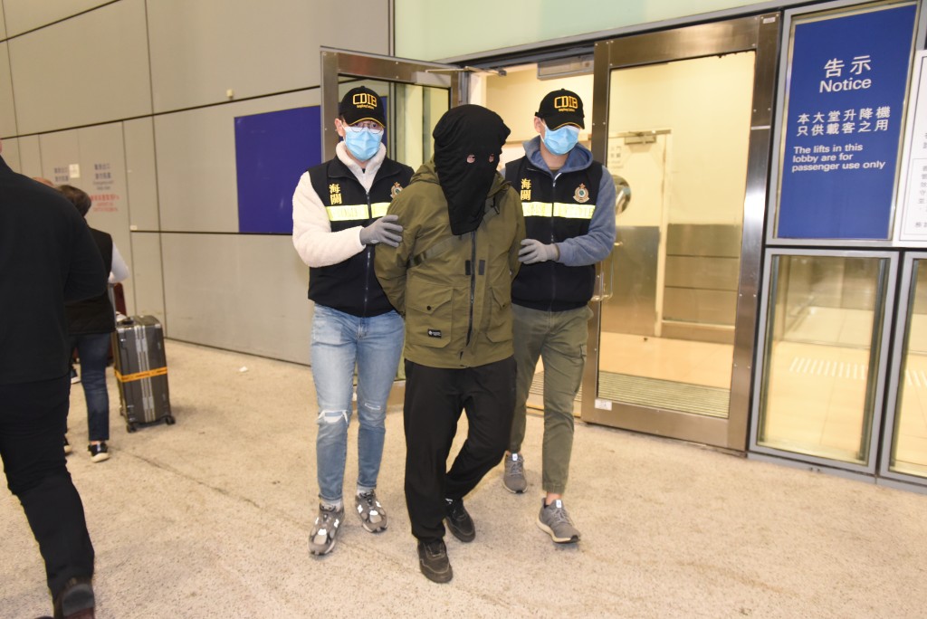 吉隆坡返港的28岁本地男子被捕。黄文威摄