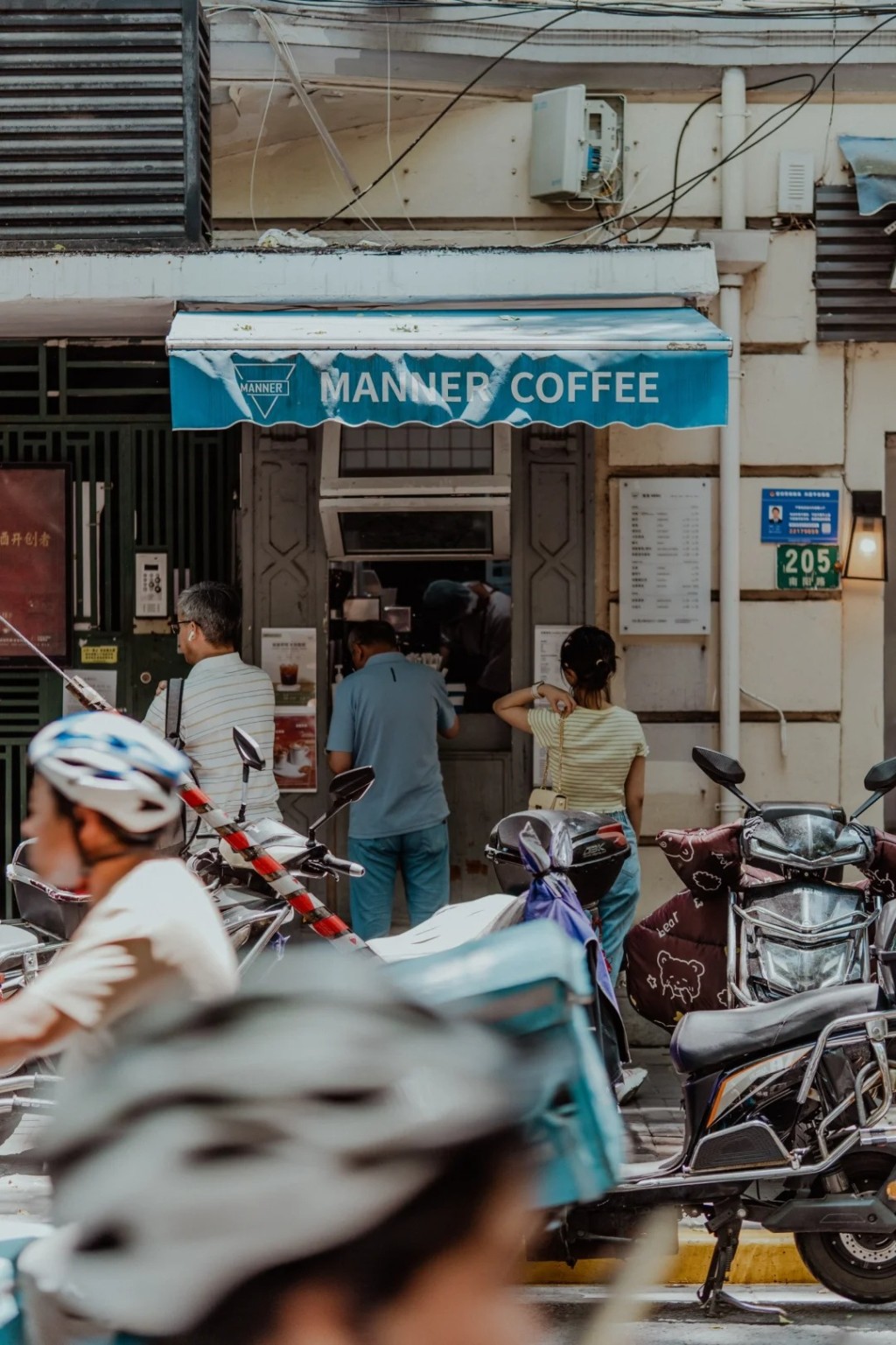 上海Manner Coffee是网红咖啡店。