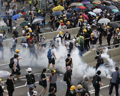 香港修訂《逃犯條例》示威演變成激烈衝突引發國際關注。AP圖片