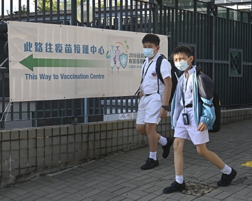 何栢良預料,專家對降低科興接種年齡有分歧。資料圖片