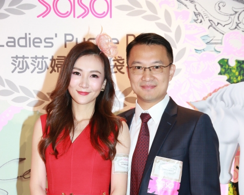 諸葛紫岐與丈夫薛嘉麟齊現身馬場活動。