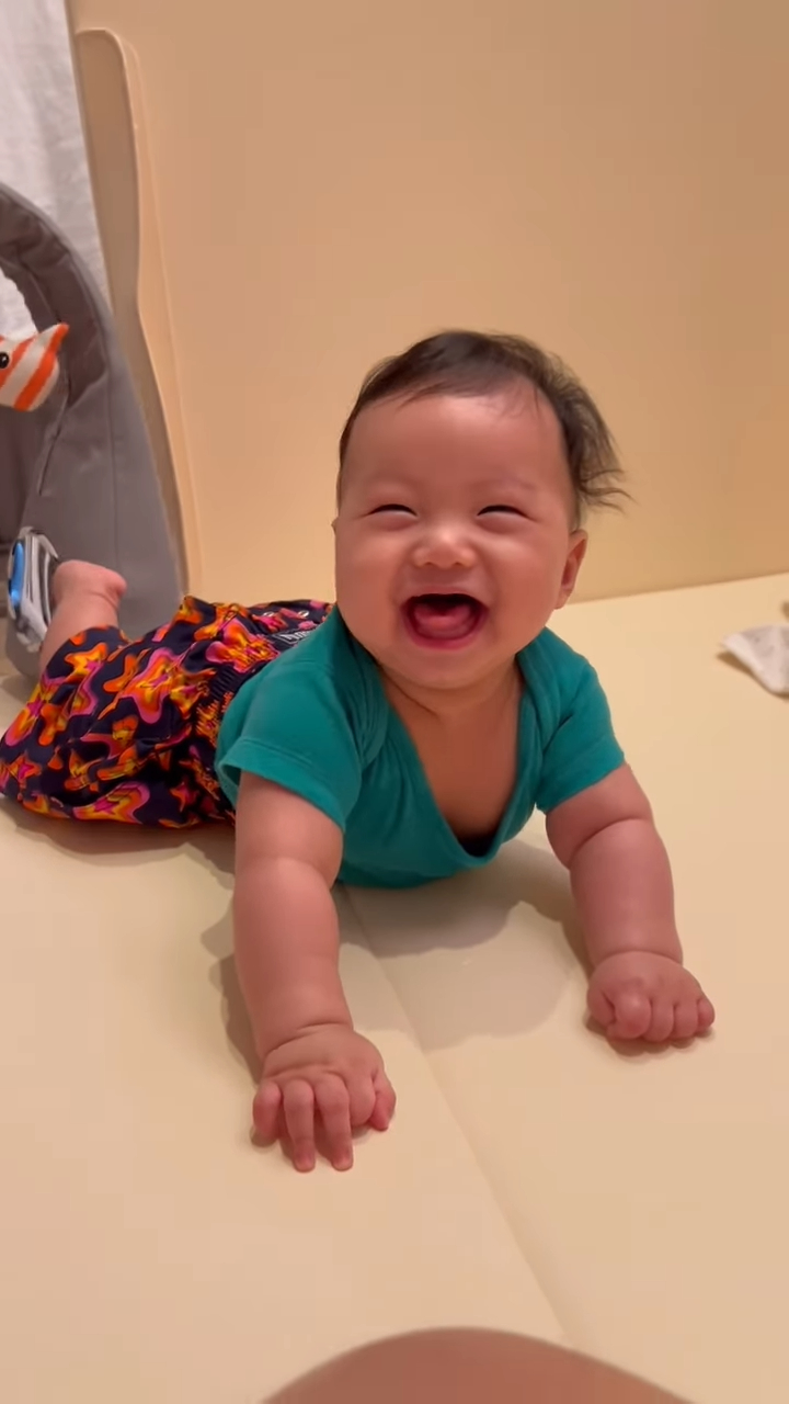 袁咕碌是一個happy baby。