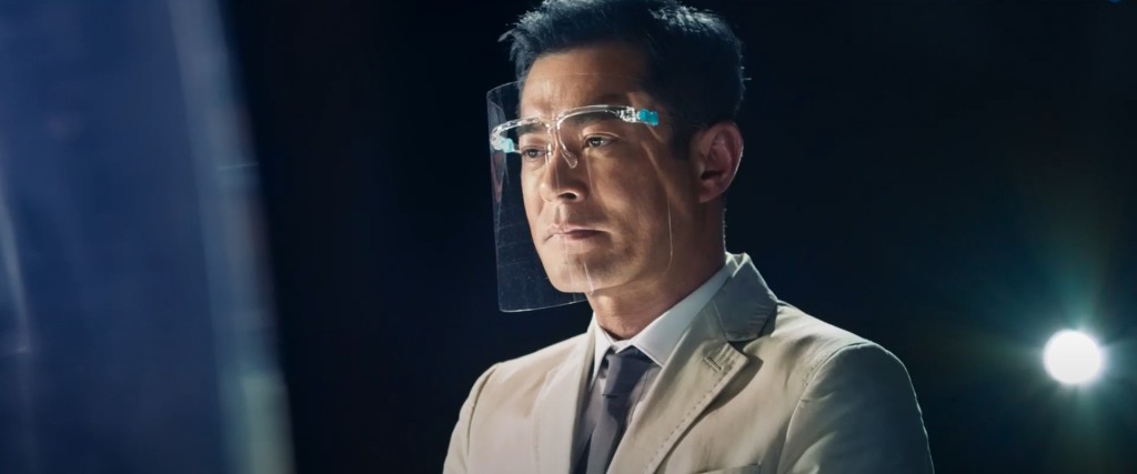 古天樂向確診者問話。