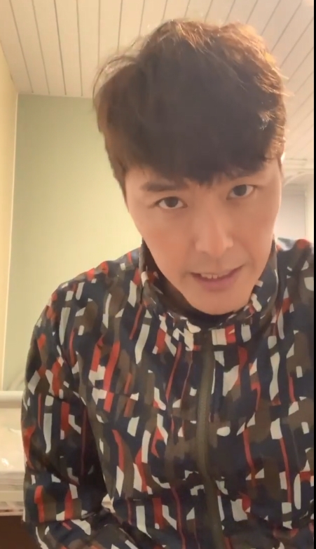 蕭正楠乜都以老婆為重。