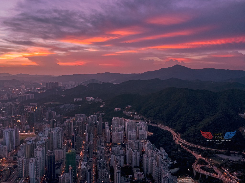 深水埗市民拍攝到火燒雲。群組「社區天氣觀測計劃CWOS」網民Sai Kit圖片