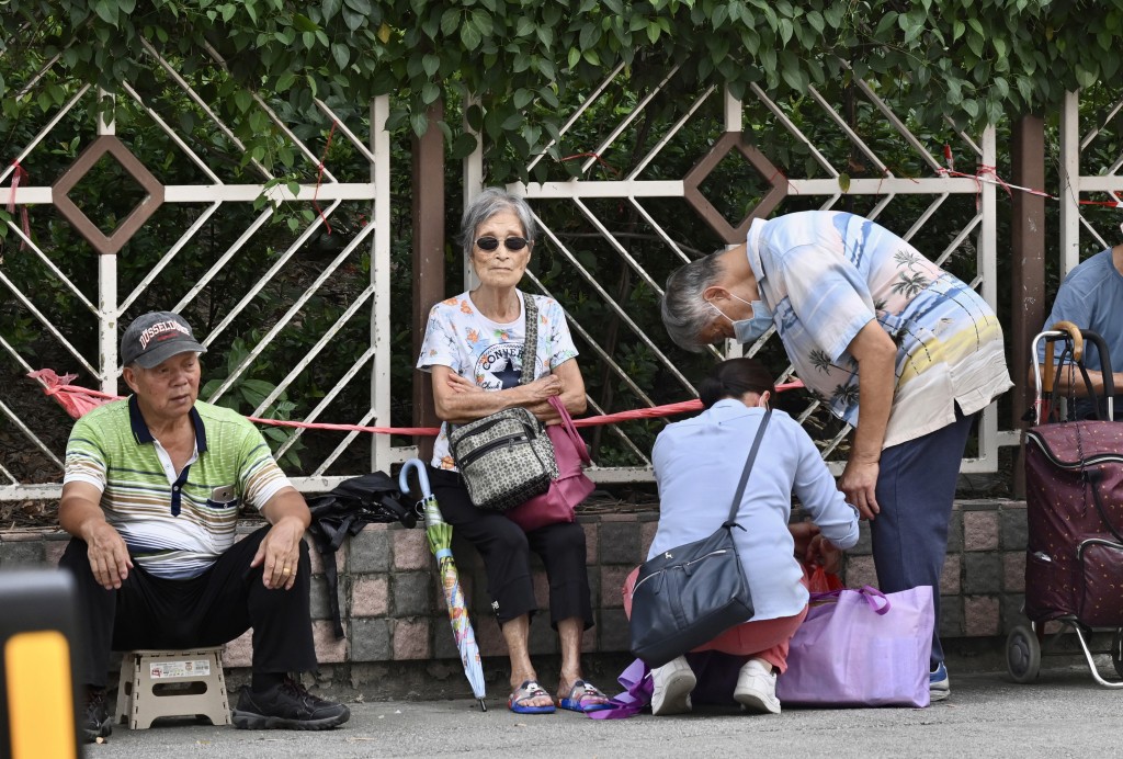 為了提高服務收費的透明度,政府將於年內向立法會提交相關規例,讓市民在作出醫療決定前能更充分地掌握價目資料。資料圖片 為了提高服務收費的透明度,政府將於年內向立法會提交相關規例,讓市民在作出醫療決定前能更充分地掌握價目資料。資料圖片