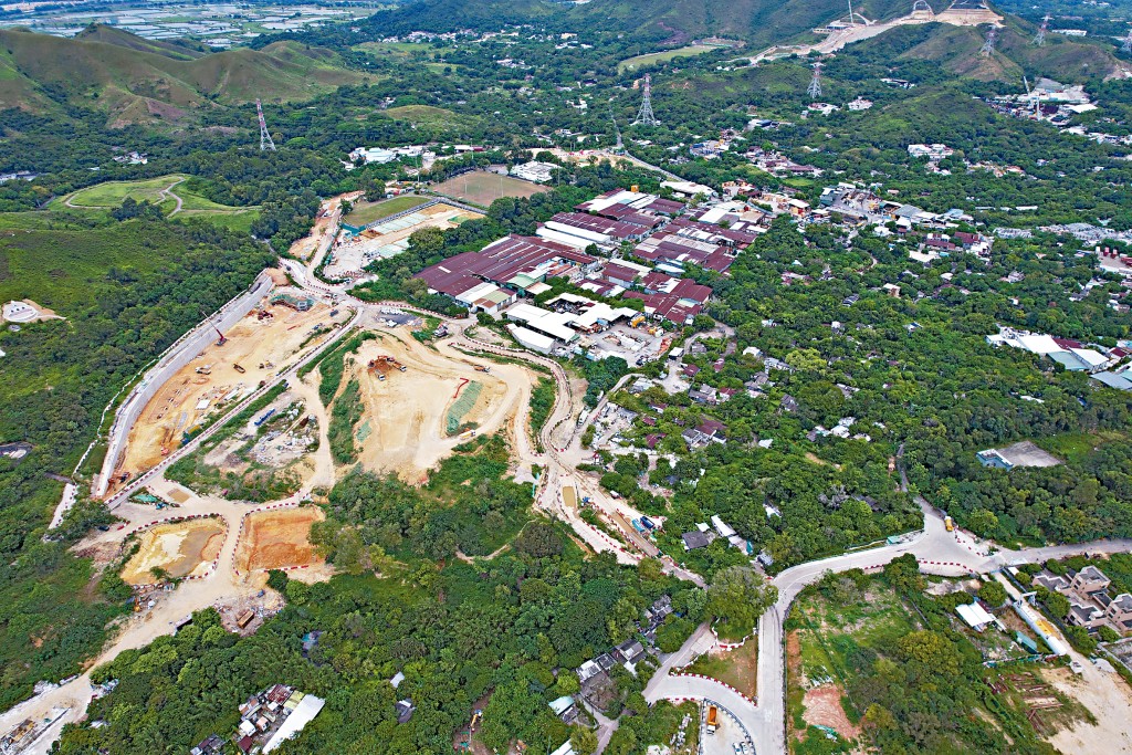 發展局去年底宣布擴大標準金額補地價至新發展區以外新界農地,地政總署昨日公布有關標準金額補地價水平。