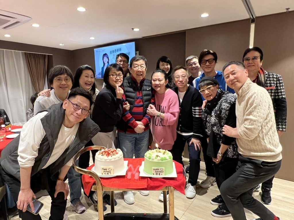 唐唐與胡楓、姜大衛、汪曼玲等食團年飯，順道為胡楓慶祝91歲生日。