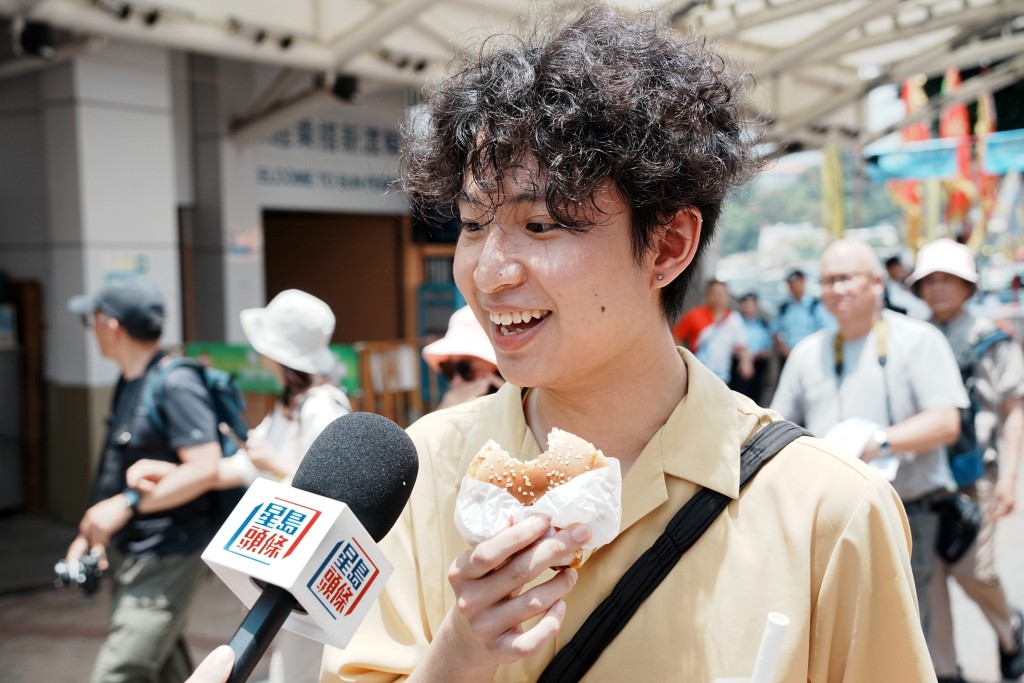 天水圍林生指麥齋包「得長洲先有,一定要食」。 天水圍林生指麥齋包「得長洲先有,一定要食」。