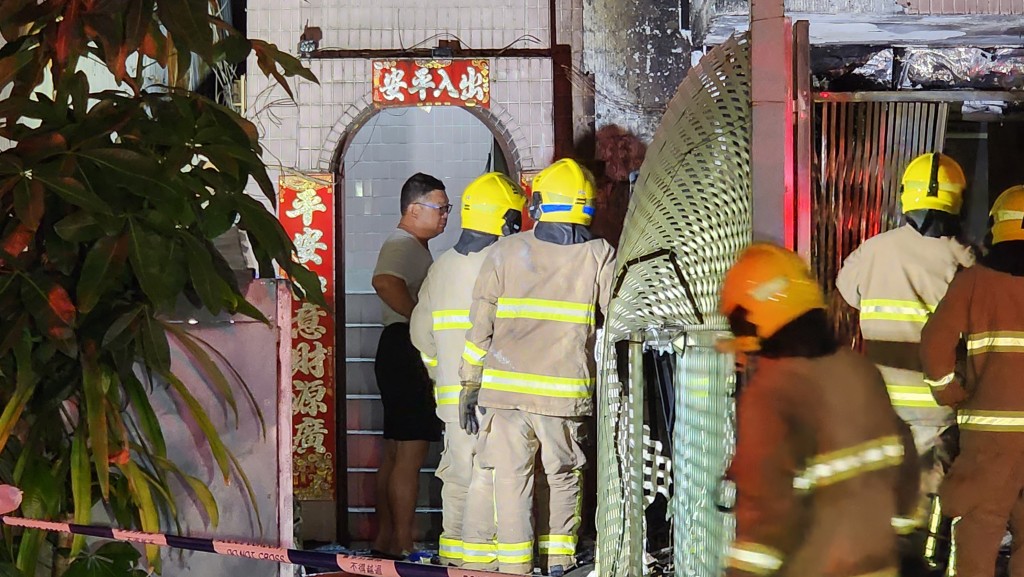 消防到場將火救熄。黎志偉攝 消防到場將火救熄。黎志偉攝