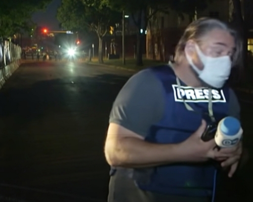 德國記者疑遭美國警察用塑膠子彈射擊恐嚇。(網圖)