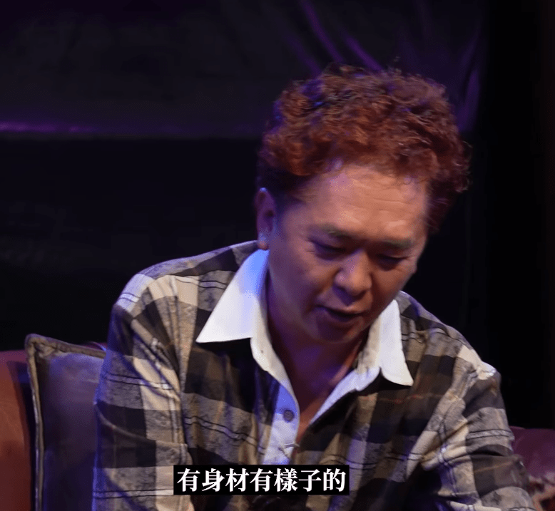 鄧兆尊指該女星有樣有身材。