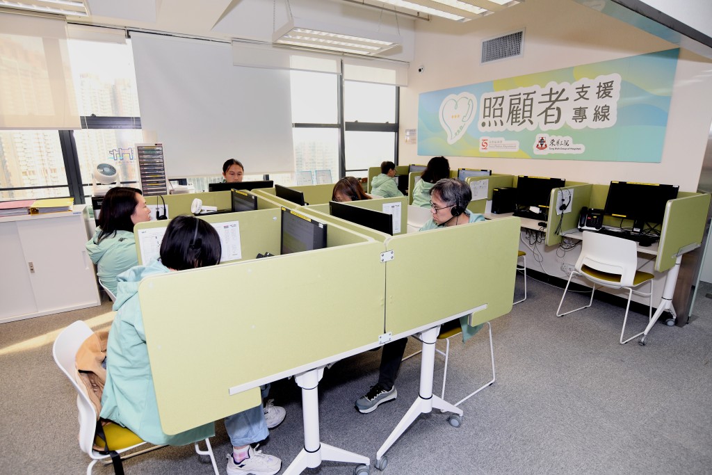 照顧者支援專線「182183」投入運作近兩年,截至上月已處理近10萬宗電。何君健攝 照顧者支援專線「182183」投入運作近兩年,截至上月已處理近10萬宗電。何君健攝
