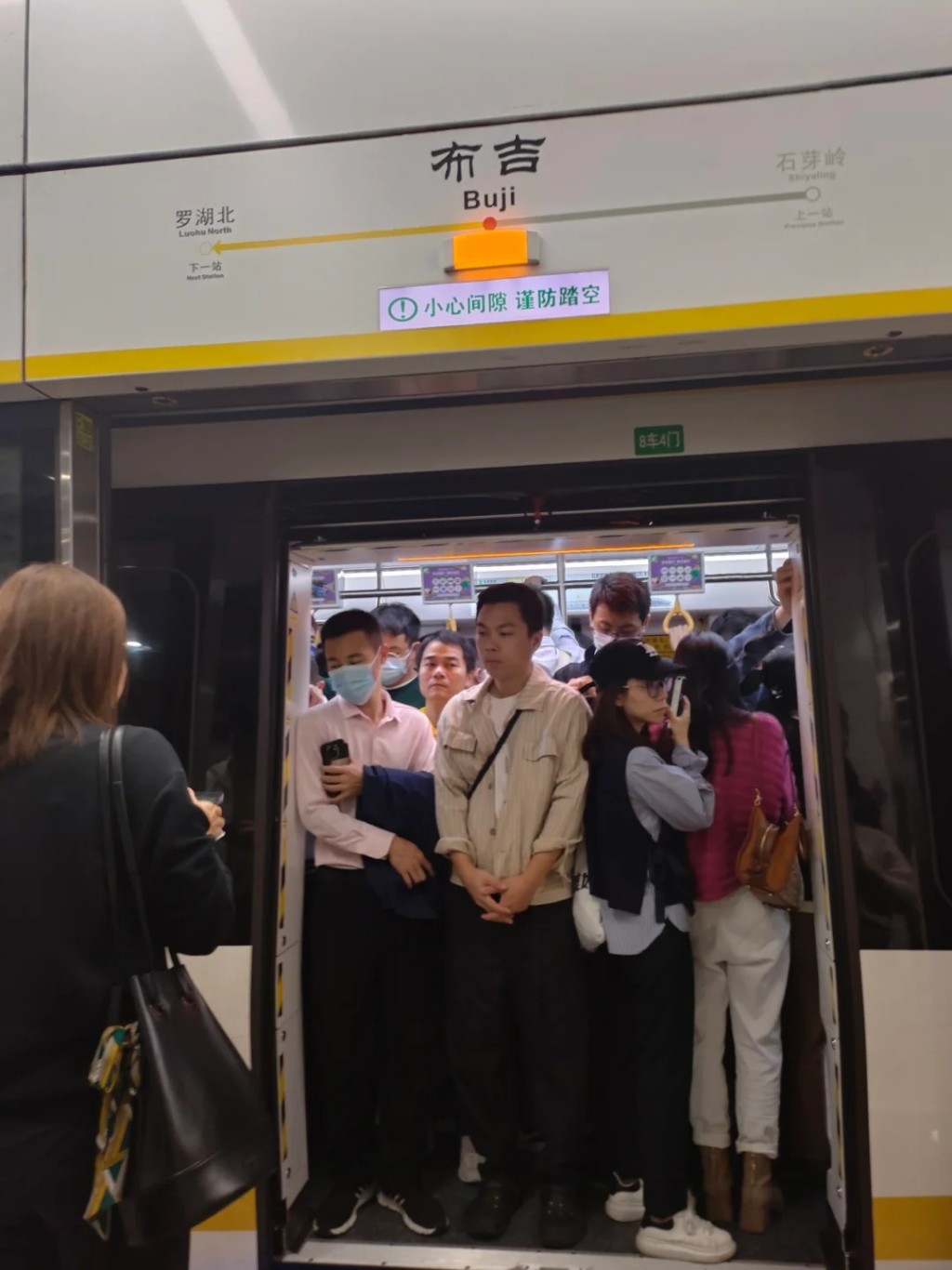  全国29个城市的地铁，去年如没有政府补贴，全部出现亏损。图为深圳地铁。