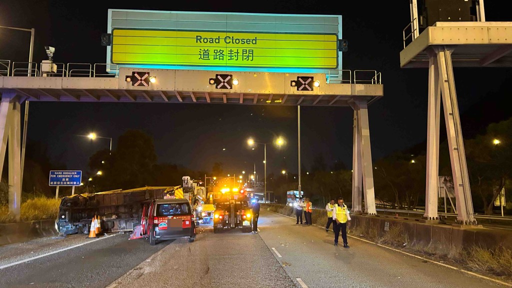 事發時工程箭嘴車正為渣打馬拉松賽事封路。蔡楚輝攝