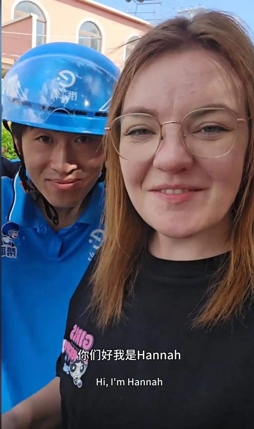 外賣騎手劉浩邂逅美籍女教師,僅戀愛5個月就閃婚。 外賣騎手劉浩邂逅美籍女教師,僅戀愛5個月就閃婚。