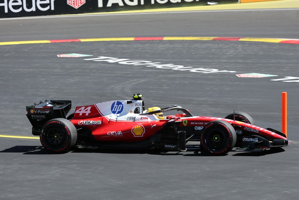 開跑沒多久咸美頓(Lewis Hamilton)就遇上煞車故障，經工程師評估後被逼退賽。AFP