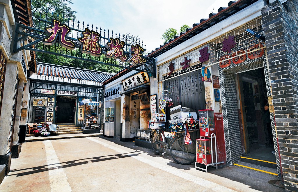 「九龍城寨光影之旅」電影場景展今年5月底在九龍寨城公園揭幕,重現香港電影金像獎最佳電影《九龍城寨之圍城》的場景。資料圖片 「九龍城寨光影之旅」電影場景展今年5月底在九龍寨城公園揭幕,重現香港電影金像獎最佳電影《九龍城寨之圍城》的場景。資料圖片