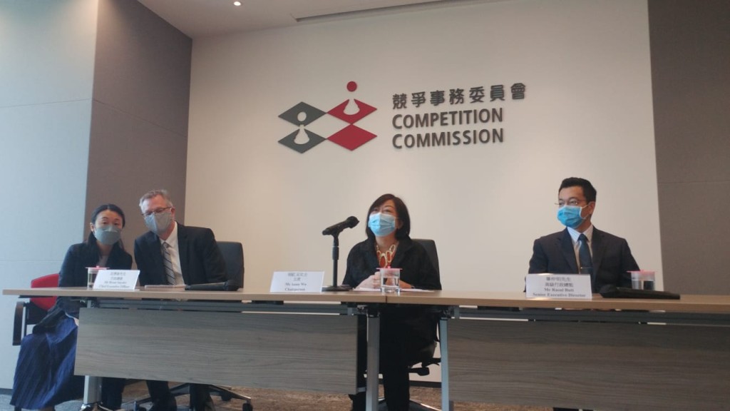 胡紅玉(中)指,對於消費者於油價上無選擇感到失望。