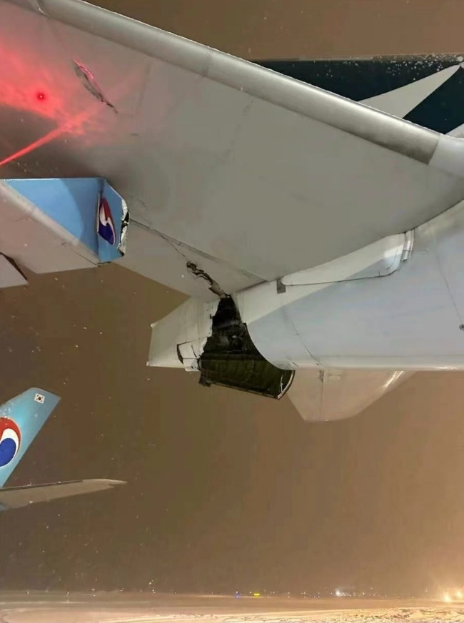 國泰航空證實，一架國泰航空客機今日（16日）停泊於札幌新千歲機場時發生事故。（X/TWITTER）