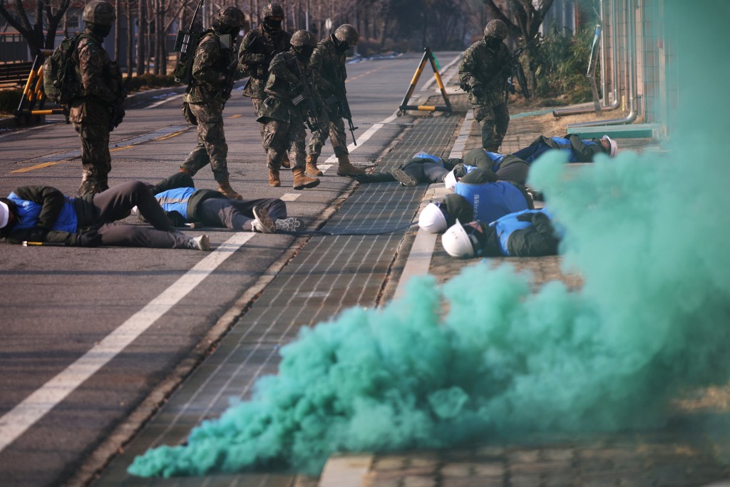 南韩去年12月举行模拟北韩突袭的演习。美联社