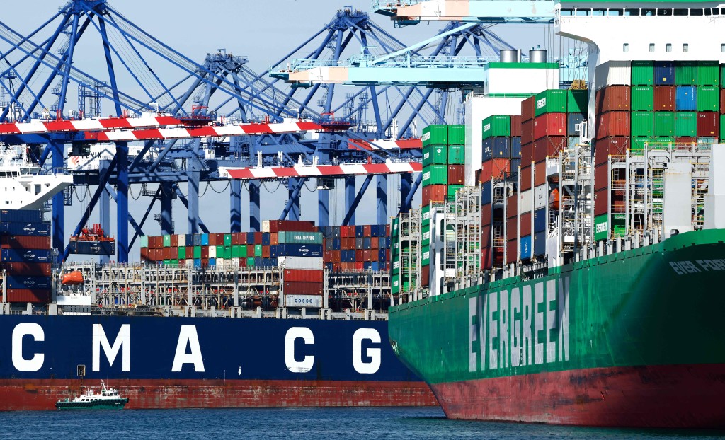 美國政府24日起停止徵收違法關稅。法新社